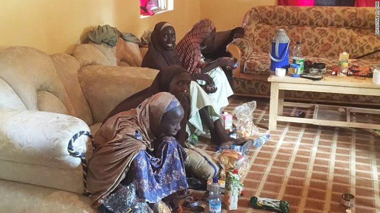 Boko Haram libera 21 chicas de Chibok a cambio de jefes yihadistas, muchas violadas ya son madres