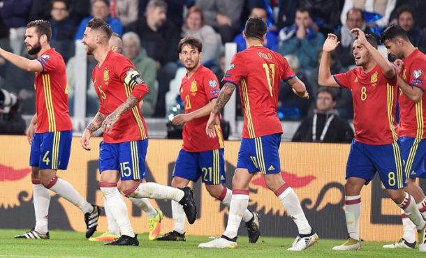 vitolo-3d-de-espana-celebra-con-sus-companeros-la-anotacion-de-un-gol-hoy-jueves-6-de-octubre-de-2016-durante-un-partido-entre-italia-y-espana-del-grupo-g-por-efe
