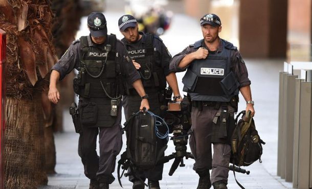 agentes-de-policia-australianos-durante-una-operacion-contra-terrorismo-islamico-en-sidney-archivo-efe