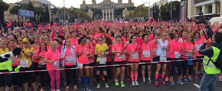 Barcelona se tiñe de 29 mil rosas contra el «Cáncer de Mama» en la tradicional «Carrera de la Mujer»