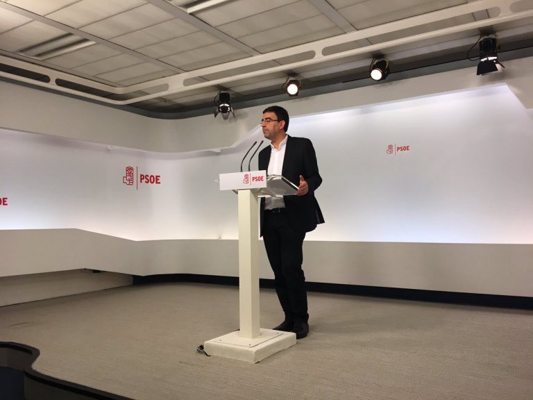 El PSOE dice que no le gusta el nuevo Gobierno: Rajoy «se verá en una situación muy complicada»