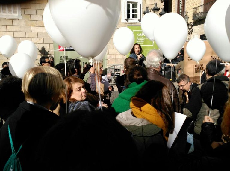 Catalanes sin hogar reivindican su dignidad y denuncian estigmas sociales a través de Cáritas y XAPSLL