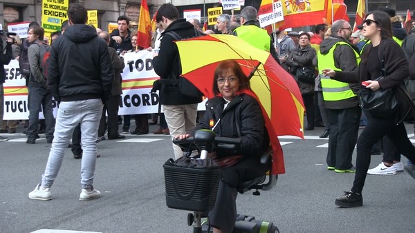 miles-de-catalanes-se-declaran-resistentes-contra-la-sedicion-a-gritos-de-viva-espana-lasvocesdelpueblo