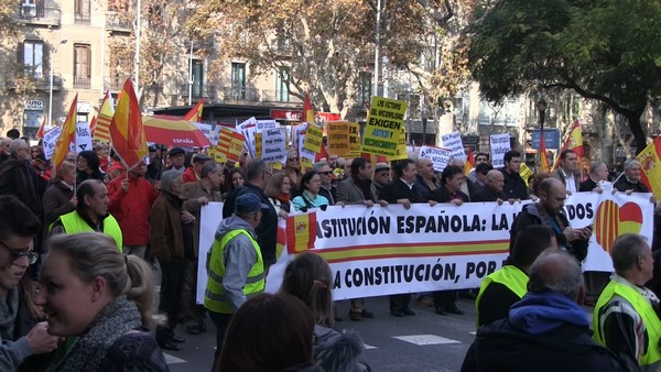 miles-de-catalanes-se-declaran-resistentes-contra-la-sedicion-a-gritos-de-viva-espana-lasvocesdelpueblo