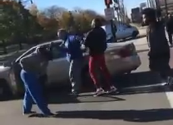 una-captura-panta-del-video-de-la-agresion-racista-de-los-seguidores-de-hillary-clinton-lasvocesdelpueblo