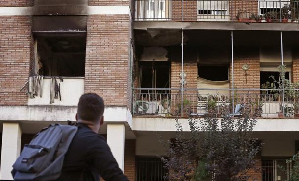 vista-de-la-vivienda-donde-dos-ancianas-han-muerto-al-declararse-un-incendio-anoche-en-el-edificio-donde-vivian-en-el-barrio-sevillano-de-los-remedios-efe
