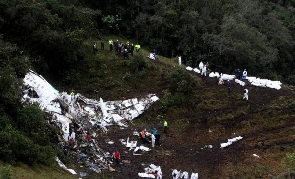 vista-general-de-las-labores-de-rescate-hoy-martes-29-de-noviembre-de-2016-en-el-avion-boliviano-accidentado-en-el-municipio-de-la-ceja-departamento-de-antioquia-colombia-efe