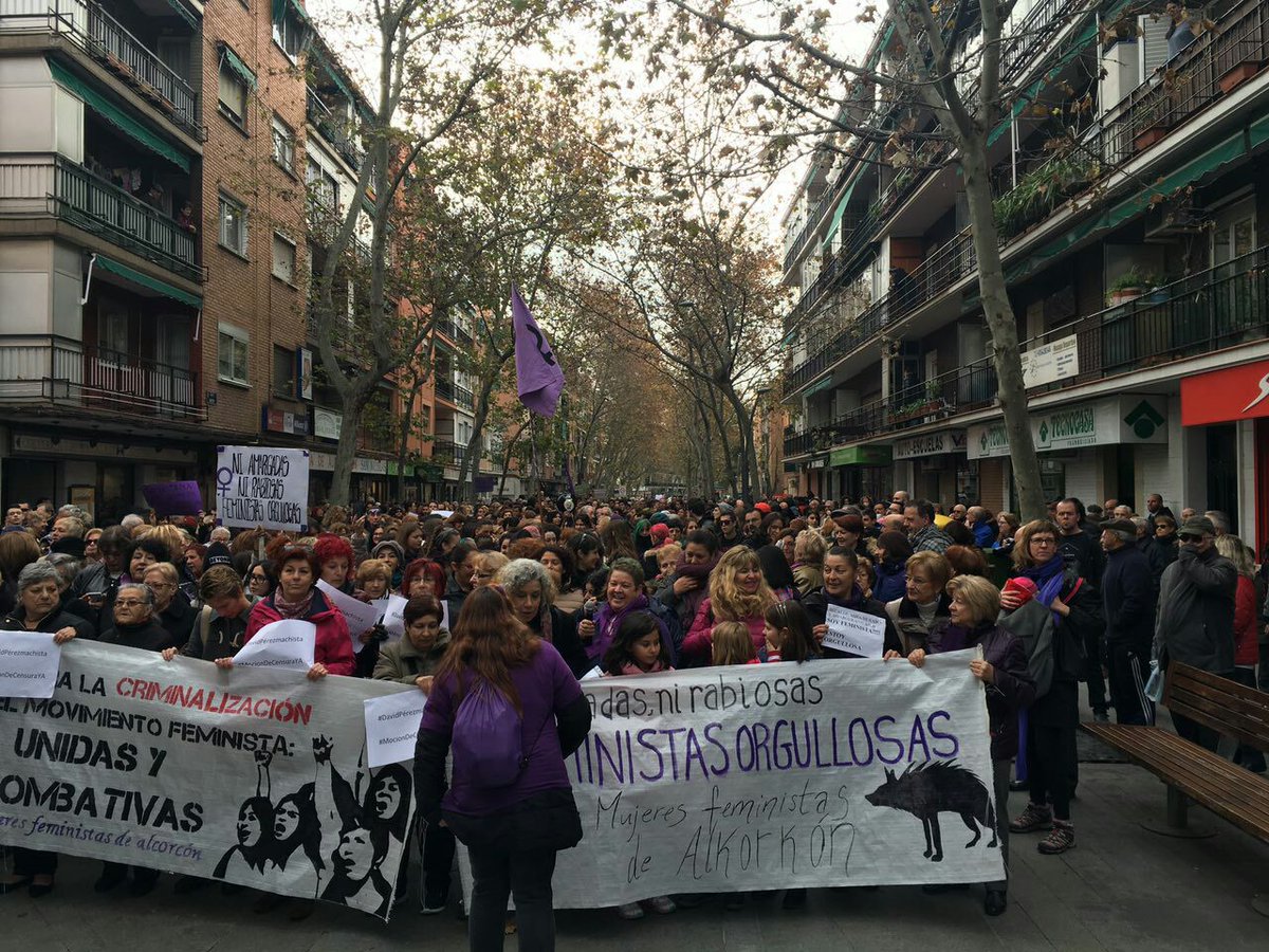 cabecera-de-la-manifestacion-hoy-en-la-capital-del-pais-un-millar-de-feministas-piden-la-dimision-del-alcalde-david-perez-pp-por-decir-la-verdad-lasvocesdelpueblo