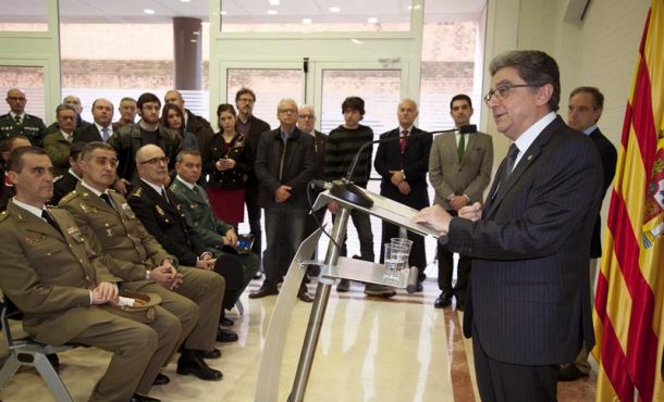 el-delegado-del-gobierno-en-cataluna-enric-millo-d-durante-su-intervencion-en-el-acto-conmemorativo-del-dia-de-la-constitucion-celebrado-efe