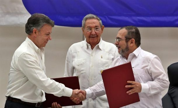 El presidente de Colombia, Juan Manuel Santos, firmará este lunes, tras recoger el premio Nobel de la Paz, un fondo fiduciario con el que la Unión Europea. Efe