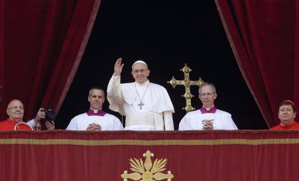 el-papa-francisco-volvio-hoy-a-sacudir-las-conciencias-en-el-dia-de-navidad-al-repasar-las-guerras-que-afligen-el-mundo-y-los-actos-de-terrorismo-que-han-causado-muertes-efe