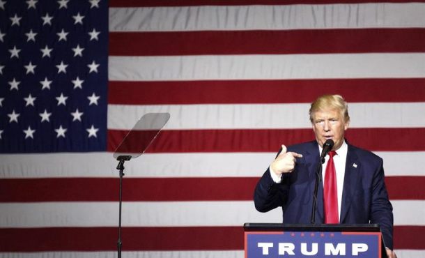 el-presidente-electo-de-estados-unidos-donald-trump-durante-un-mitin-en-el-centro-de-exposiciones-florida-del-sur-fair-en-west-palm-beach-estados-unidos-archivo-efe