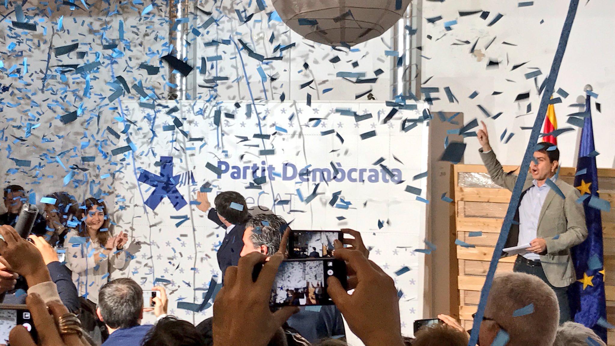 el-presidente-secesionista-antiespanol-carles-puigdemont-hoy-sabado-17-de-diciembre-de-2016-en-barcelona-durante-el-acto-d-ela-presentacion-del-logo-de-convergencia-pdecat-lasvocesdelpueblo