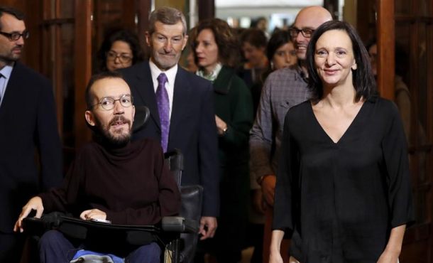 el-secretario-de-organizacion-de-podemos-pablo-echenique-i-junto-a-los-diputados-de-unidos-podemos-carolina-bescansa-d-y-txema-guijarro-2d-y-el-ex-jemad-efe