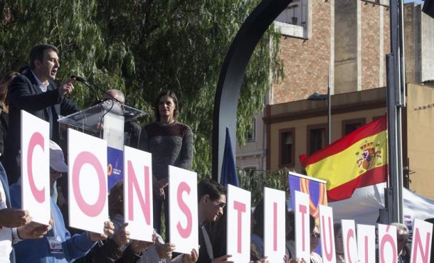 el-vicepresidente-de-societat-civil-catalana-jose-domingo-i-durante-su-discurso-en-la-celebracion-de-fiesta-por-la-constitucion-en-badalona-con-motivo-efe