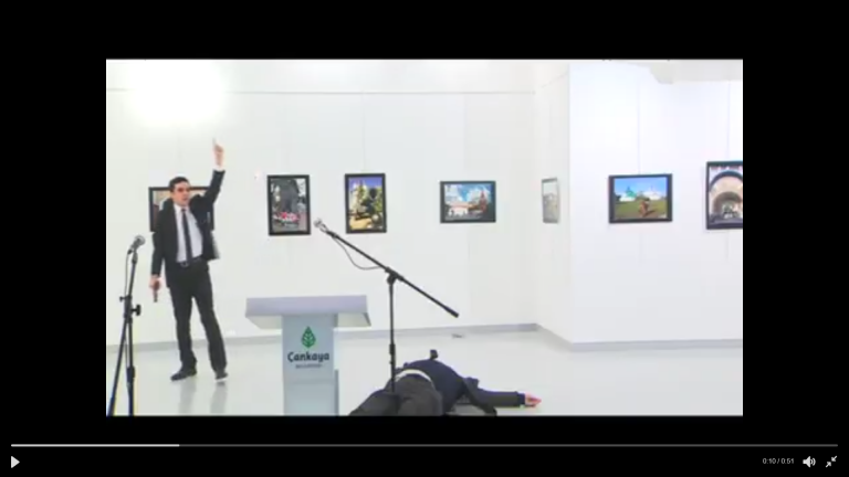 Duras imágenes del asesinato en directo del embajador de Rusia a grito de «Ala es grande»