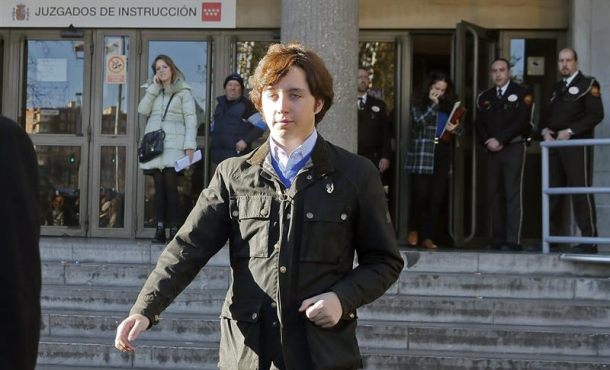 francisco-nicolas-gomez-iglesias-conocido-como-el-pequeno-nicolas-a-la-salida-de-los-juzgados-de-plaza-de-castilla-archivo-efe