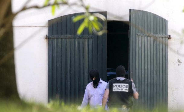 Depósito de ETA (Francia): Pistolas, fusiles, revólveres, explosivos, detonadores y temporizadores