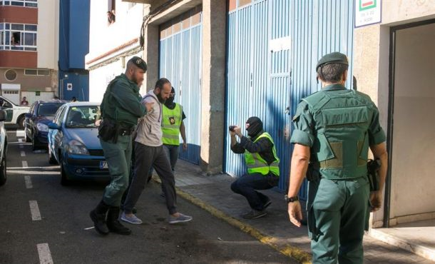 imagen-de-una-de-las-ultimas-detenciones-de-un-presunto-yihadista-llevada-a-cabo-por-parte-de-la-guardia-civil-archivo-efe