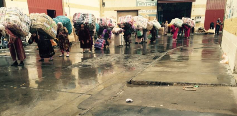 APDHA denuncia las vejaciones y el maltrato a las marroquíes porteadoras en Ceuta (España)