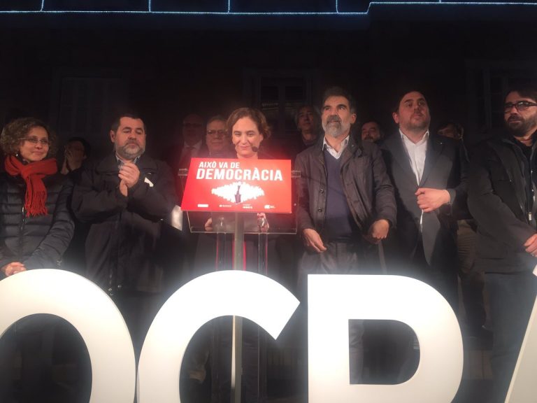 Teatrillo separatista y podemitas de apoyo a Forcadell para presionar al Tribunal en Cataluña