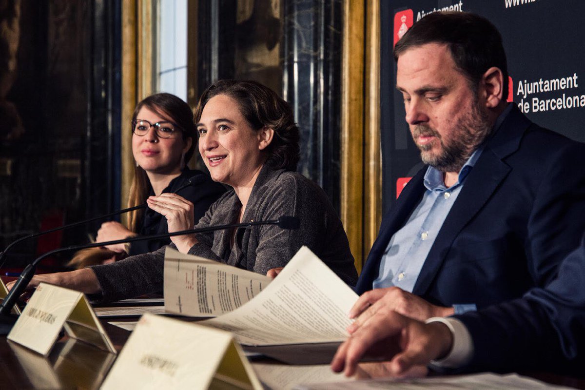 la-alcaldesa-de-barcelona-ada-colau-c-junto-al-consejero-de-economia-del-gobierno-catalan-y-presidente-de-erc-oriol-junqueras-vies-d-lasvocesdelpueblo