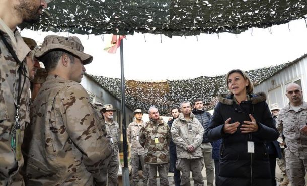 la-ministra-de-defensa-maria-dolores-de-cospedal-2d-acompanada-por-el-jefe-de-estado-mayor-de-la-defensa-jemad-almirante-general-fernando-garcia-sanchez-3d-efe