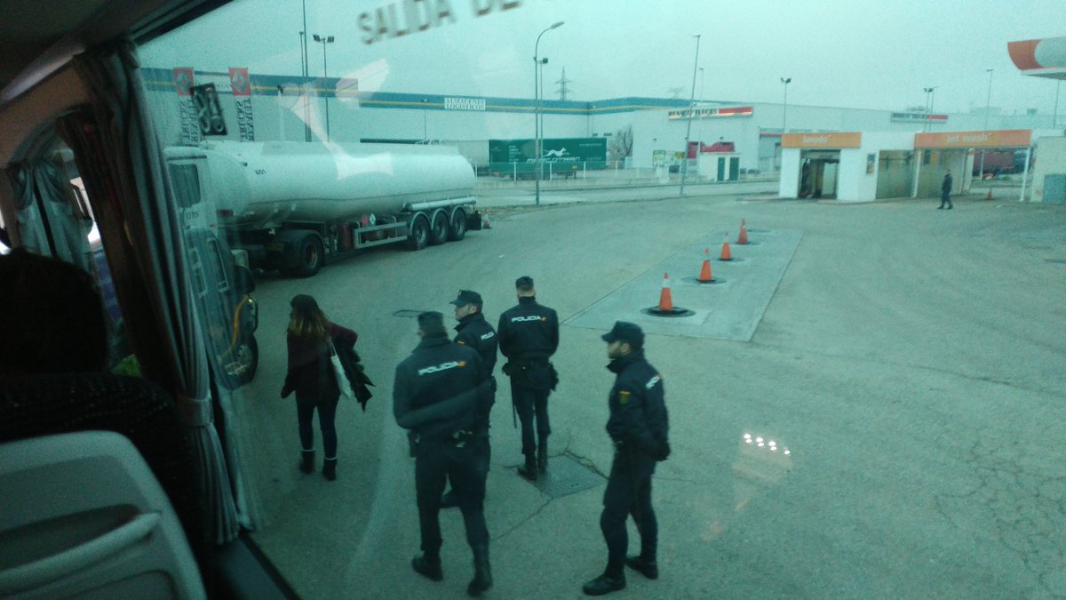 los-agentes-de-las-fuerzas-de-seguridad-del-estados-detienen-a-la-delincuente-de-cup-nora-miralles-hoy-lunes-13-de-diciembre-de-2016-en-alcala-de-henares-madrid-lasvocesdelpueblo