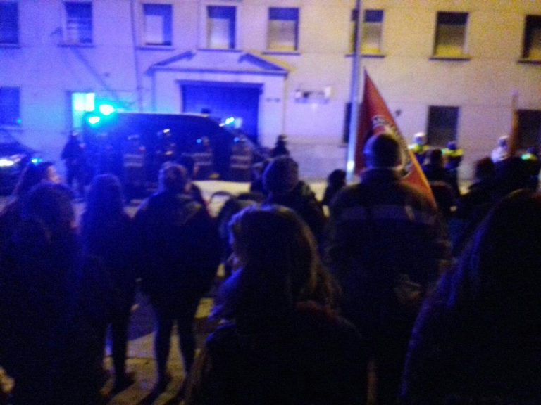 Colectivos de la Guardi Civil tachan de «xenófobo el ataque» separatista al cuartel de Manresa