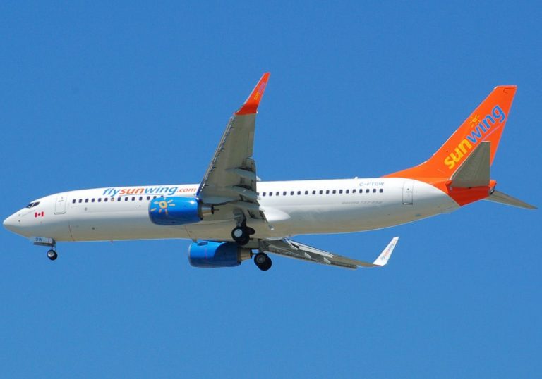 Detenido el borracho piloto de la compañía aérea canadiense Sunwing Airlines, con 100 personas a bordo