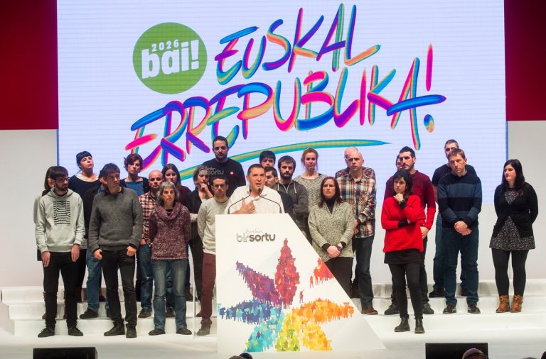 Otegi: Sortu «cerró la fase anterior» de tiros a la nuca y coches bomba, «sin perder la sonrisa»