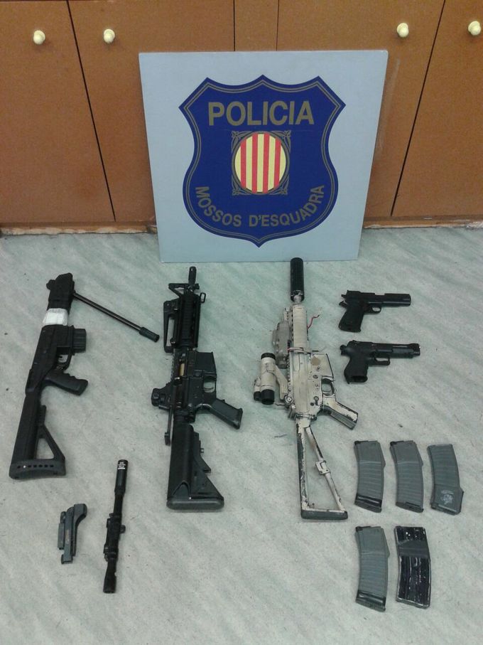 Un catalán hace daños a sus vecinos con una escopeta de aire comprimido en Gironés