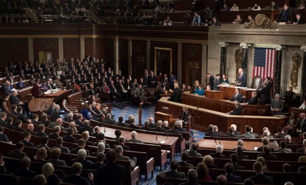 el-vicepresidente-de-eeuu-joe-biden-d-preside-una-sesion-conjunta-del-congreso-para-recontar-los-votos-electorales-en-el-capitolio-en-washington-estados-unidos-efe