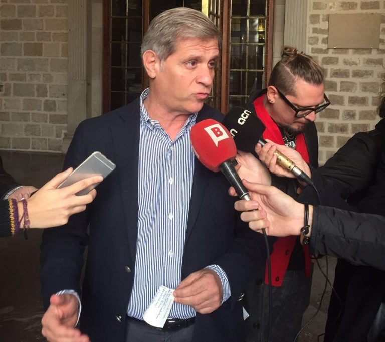 Alberto Fernández: «Ada Colau hace seguidismo de las propuestas de la CUP»