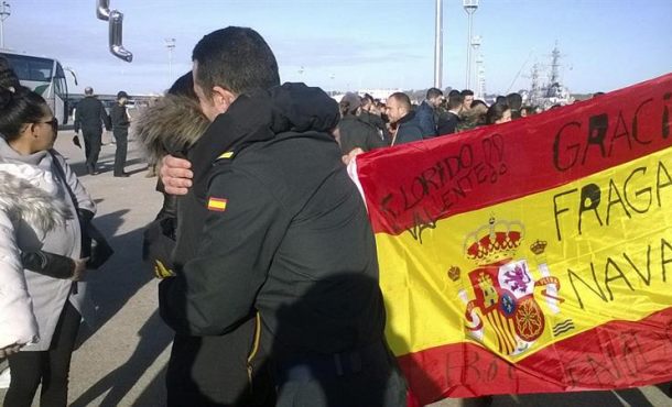 La fragata 'Navarra' ha regresado hoy a la Base Naval de Rota (Cádiz), de la que zarpó el pasado 18 de septiembre tras cuatro meses integrada en la operación sophia. Efe