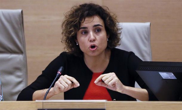 La ministra de Sanidad, Dolors Montserrat, durante una comparecencia en la Comisión de Sanidad y Servicios Sociales del Congreso. Archivo Efe.