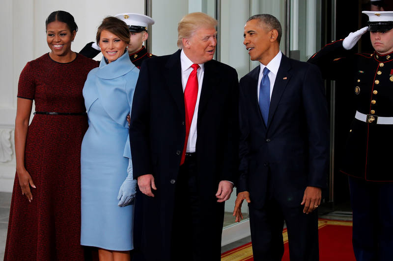 Reunión entre los Obama y los Trump. 20.01.2017 El matrimonio Obama se reúne con los Trump para tomar el té en la Casa Blanca antes.. Reuters