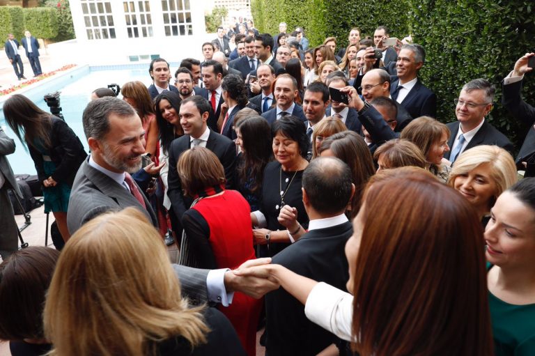 El Rey: «No os olvidéis nunca de sentir España, os tenemos siempre en nuestra mente»