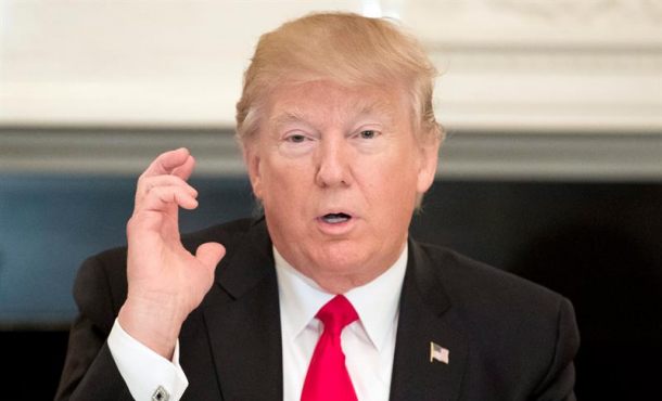 El presidente de EE.UU., Donald J. Trump, durante un foro con varios líderes empresariales en la Sala del Comedor del Estado de la Casa Blanca en Washington, Estados Unidos, este 3 de febrero de 2017. Efe.