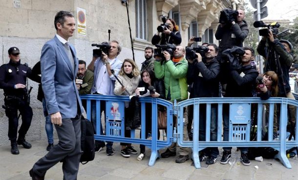 El marido de la infanta Cristina, Iñaki Urdangarin, a su salida de la Audiencia de Palma que ha acordado mantenerle en libertad provisional. Efe.