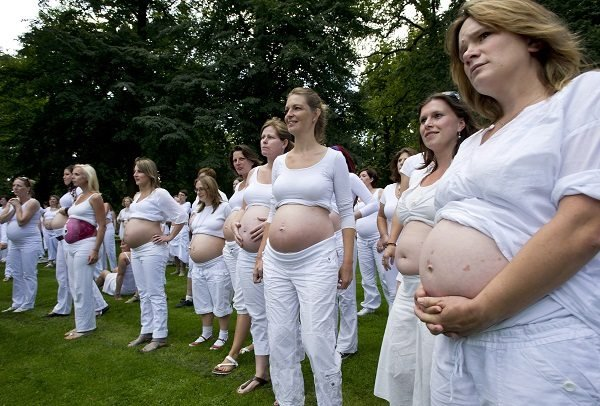 Rusia va a prohibir los 'Vientres de Alquiler', "se está convirtiendo en  una especie de Meca turística" | Lasvocesdelpueblo