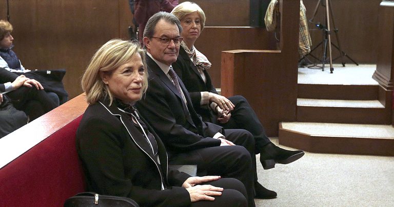 Tres juristas separatistas pidieron a Artur Mas golpear a España: «Sólo forzando la Ley» la secesión es posible