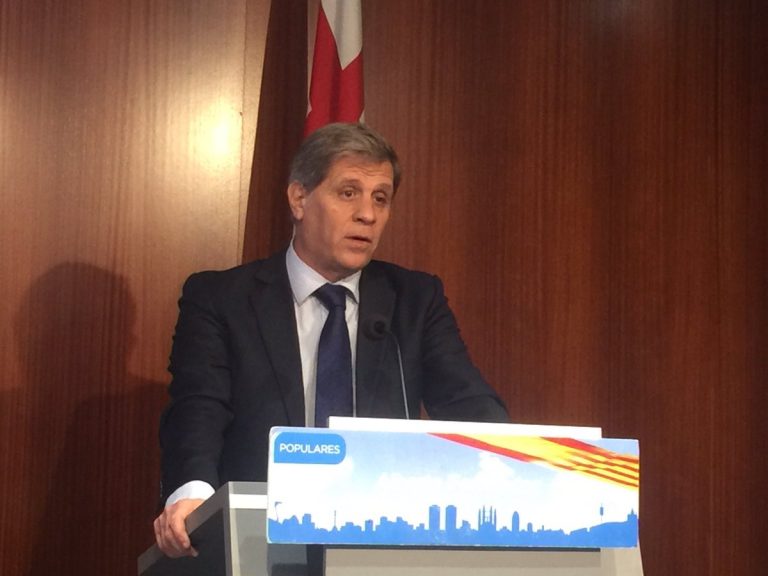 Alberto Fernández denuncia que Ada Colau recorta 132 millones de euros al año en vivienda