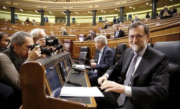 El presidente del Gobierno, Mariano Rajoy, poco antes del inicio de la sesión de control al Gobierno, que se celebra hoy en el Congreso de los Diputados. Efe