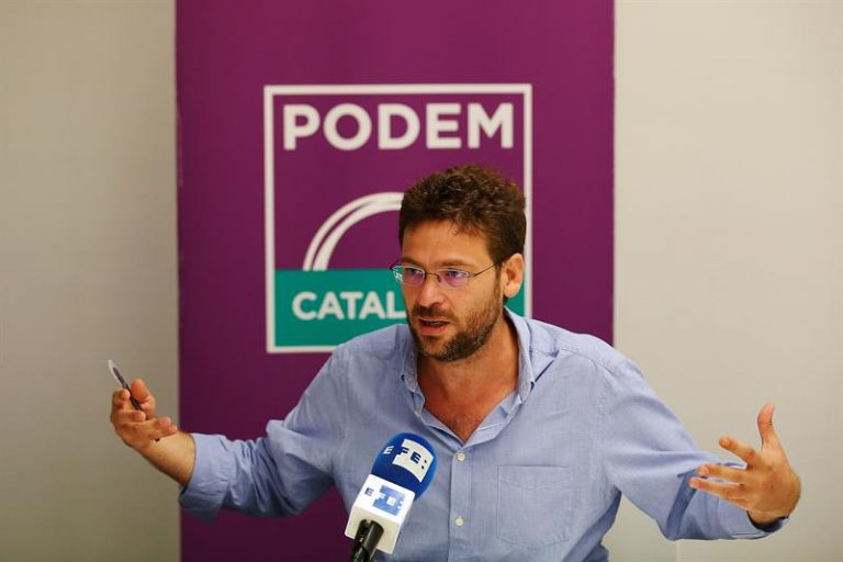El líder de Podemos en Cataluña vomita: El separatismo se basa en una estrategia «engañosa»