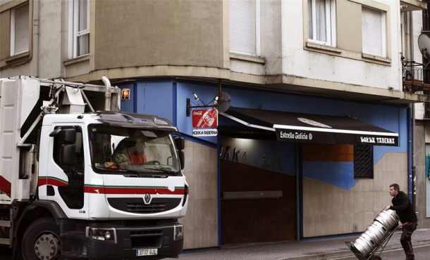 Exterior del bar donde el pasado día 15 de octubre dos agentes de la Guardia Civil fueron agredidos por un grupo de jóvenes. Archivo Efe.