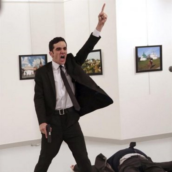 Fotografía facilitada por la organización World Press Photo (WPP) hoy, 13 de febrero, que muestra la imagen tomada por el fotógrafo Burhan... Efe