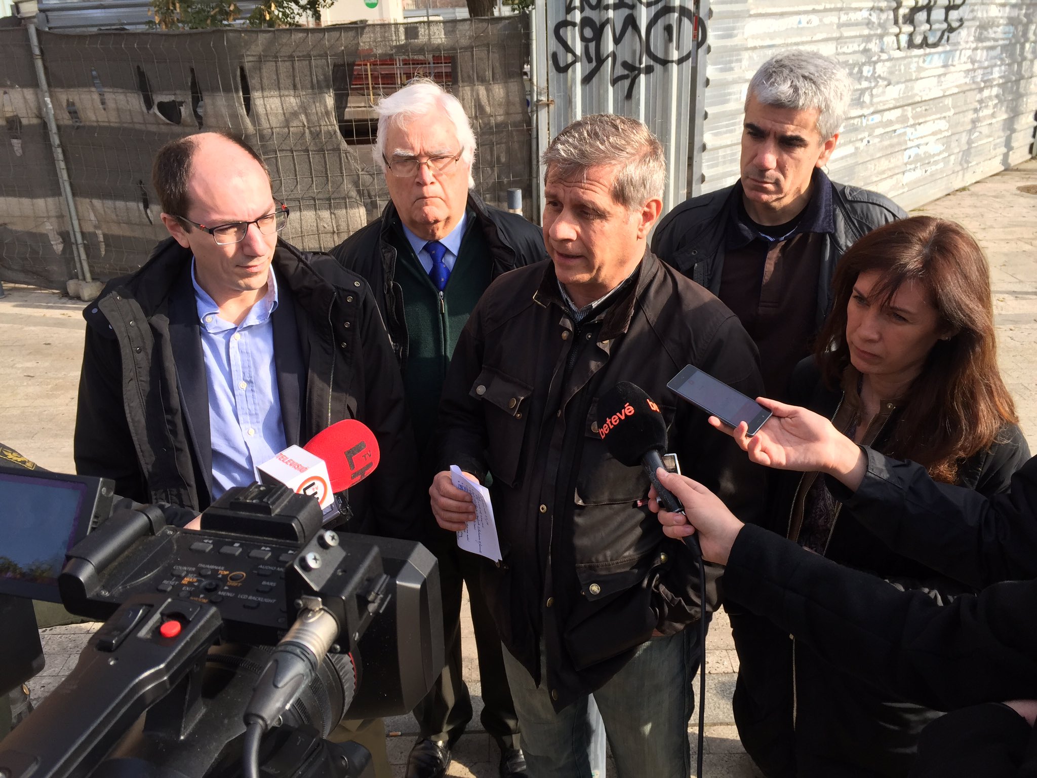 El portavoz del PP en el Ayuntamiento de Barcelona, Alberto Fernandez, en declaraciones a la prensa. Lasvocesdelpueblo.