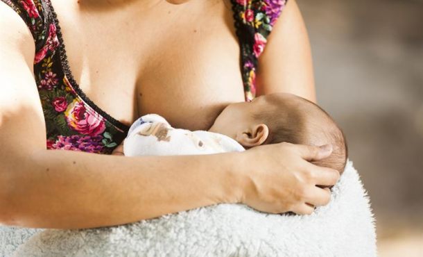 Imagen proporcionada por Unicef de una campaña que promueve los beneficios de la leche materna. Archivo Efe.