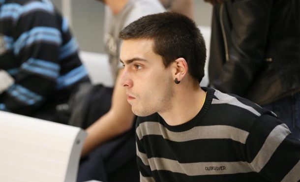 La Audiencia Nacional juzga hoy a Javier Martínez Rastrollo, acusado de un delito de enaltecimiento del terrorismo por la publicación de forma continuada y habitual. efe